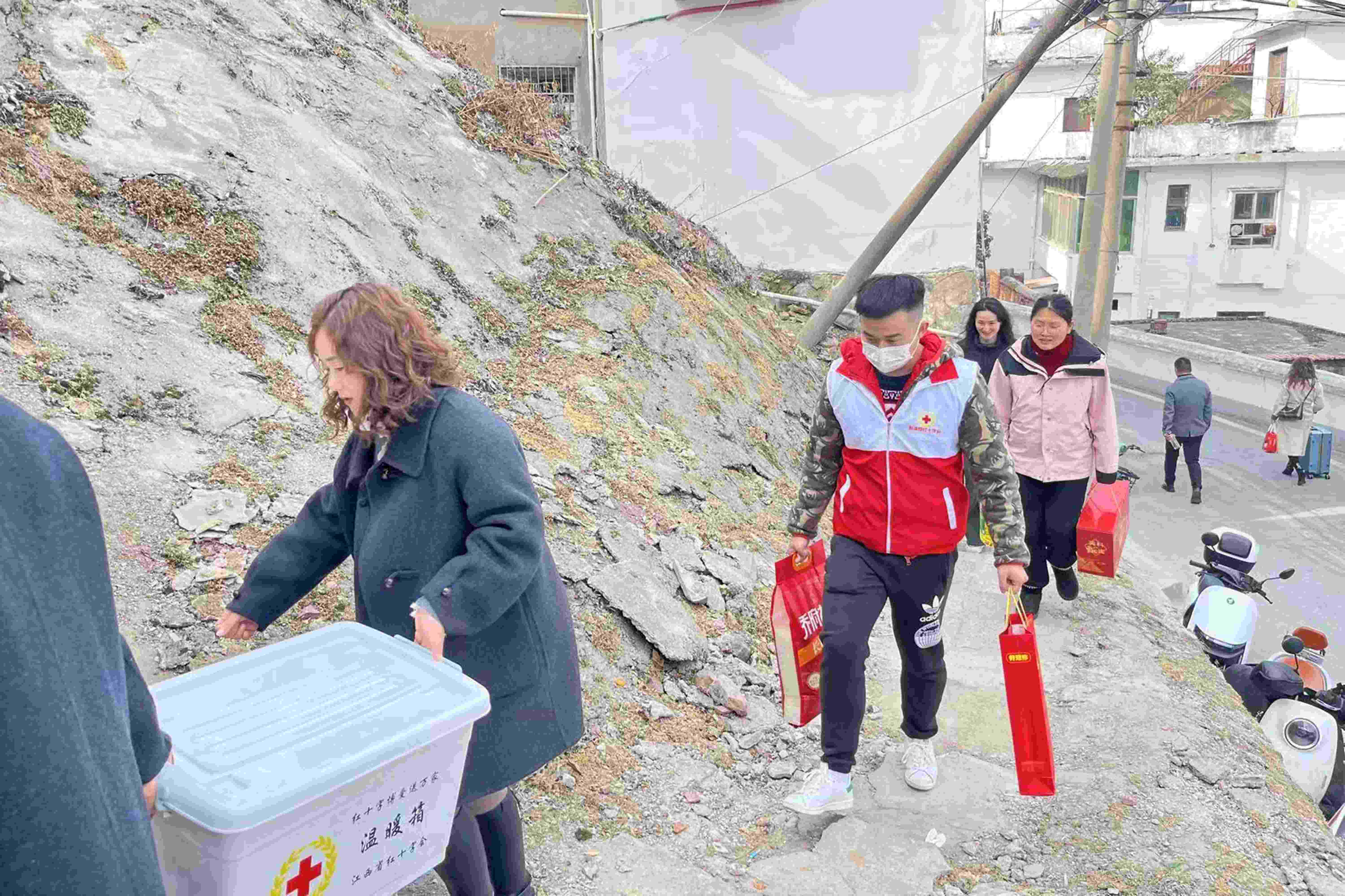 江西365速发国际医疗为彭泽县60户贫困户送温暖