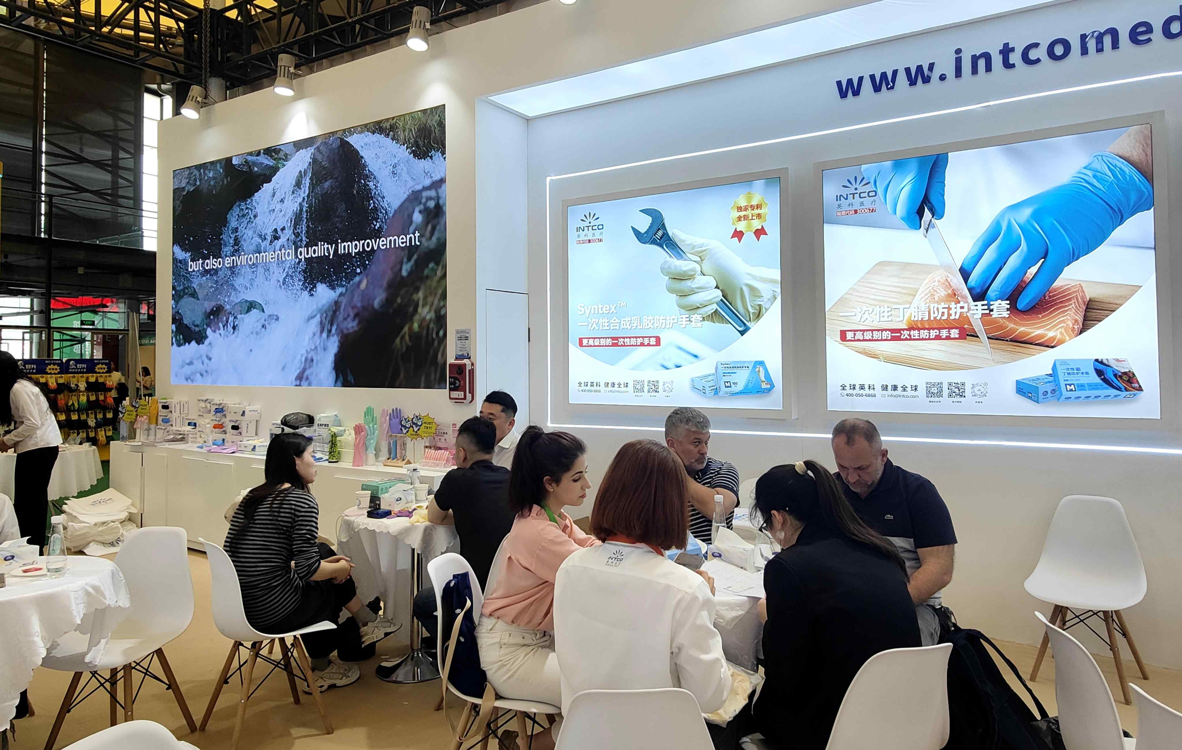 365速发国际医疗精心打造了食品餐饮、无尘洁净、实验制药、工业防护四大主题展区